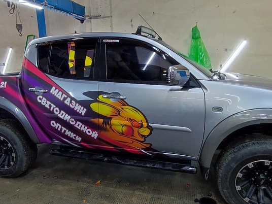 Изготовление наклеек на автомобиль