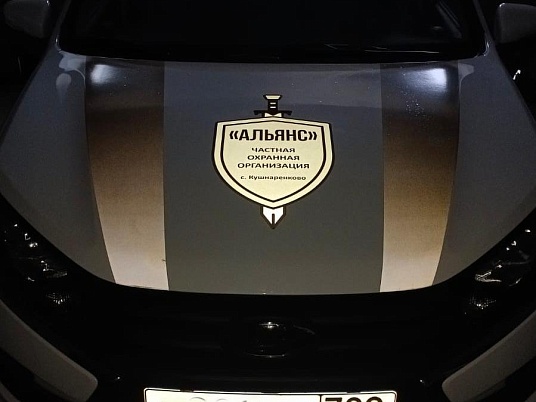 Брендирование автомобиля светоотражающей пленкой