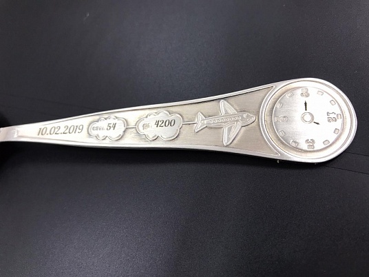 Гравировка на ложках. На столовых приборах.