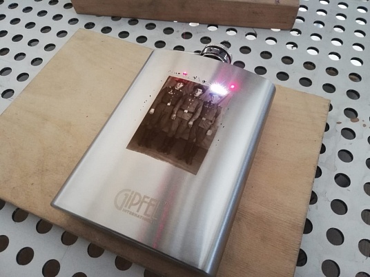 Гравировка фотографий на металле