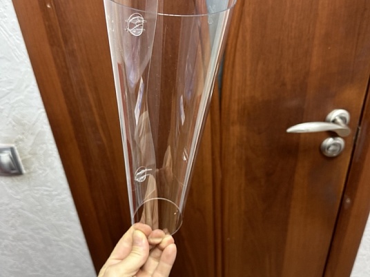 Труба из прозрачного пластика