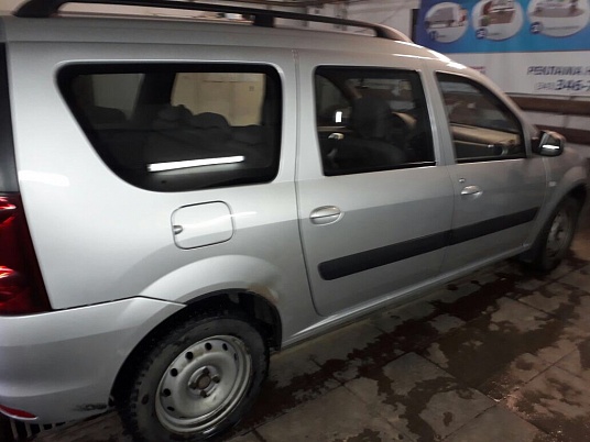 Реклама автомобиля Ларгус "Сервисный центр Ормет"