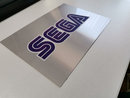 Табличка из металла с УФ печатью