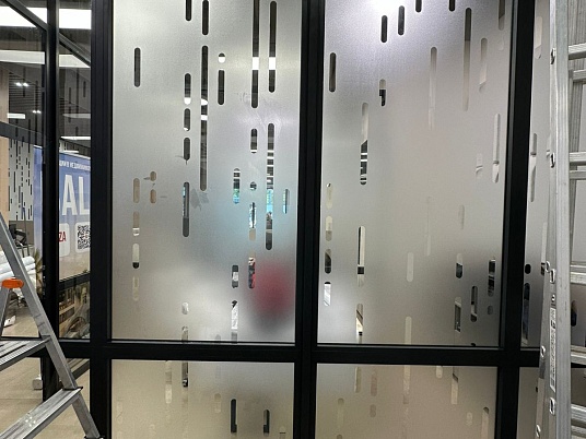 Брендирование офисных перегородок