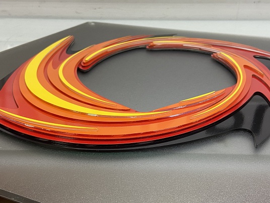 Табличка из оргстекла на дистанционных держателях