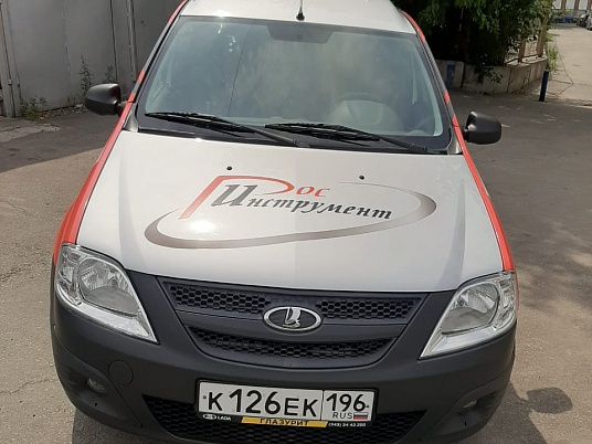 Реклама на автомобиле "РосИнструмент"