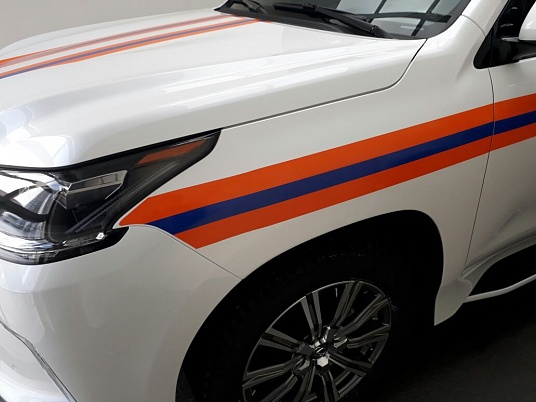 Оклеивание автомобиля Lexus LX570 в цветографическую схему