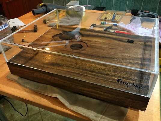 Проигрыватель виниловых пластинок