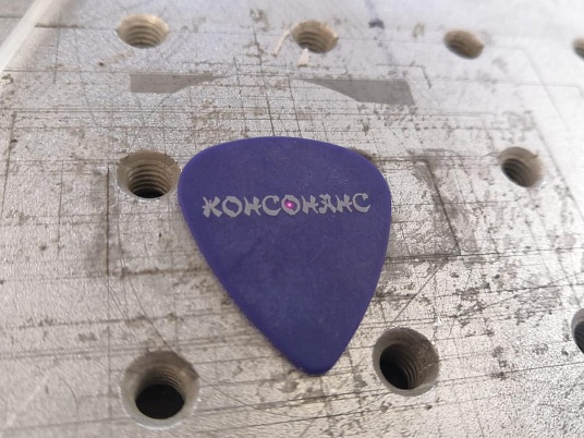 Гравировка на гитаре